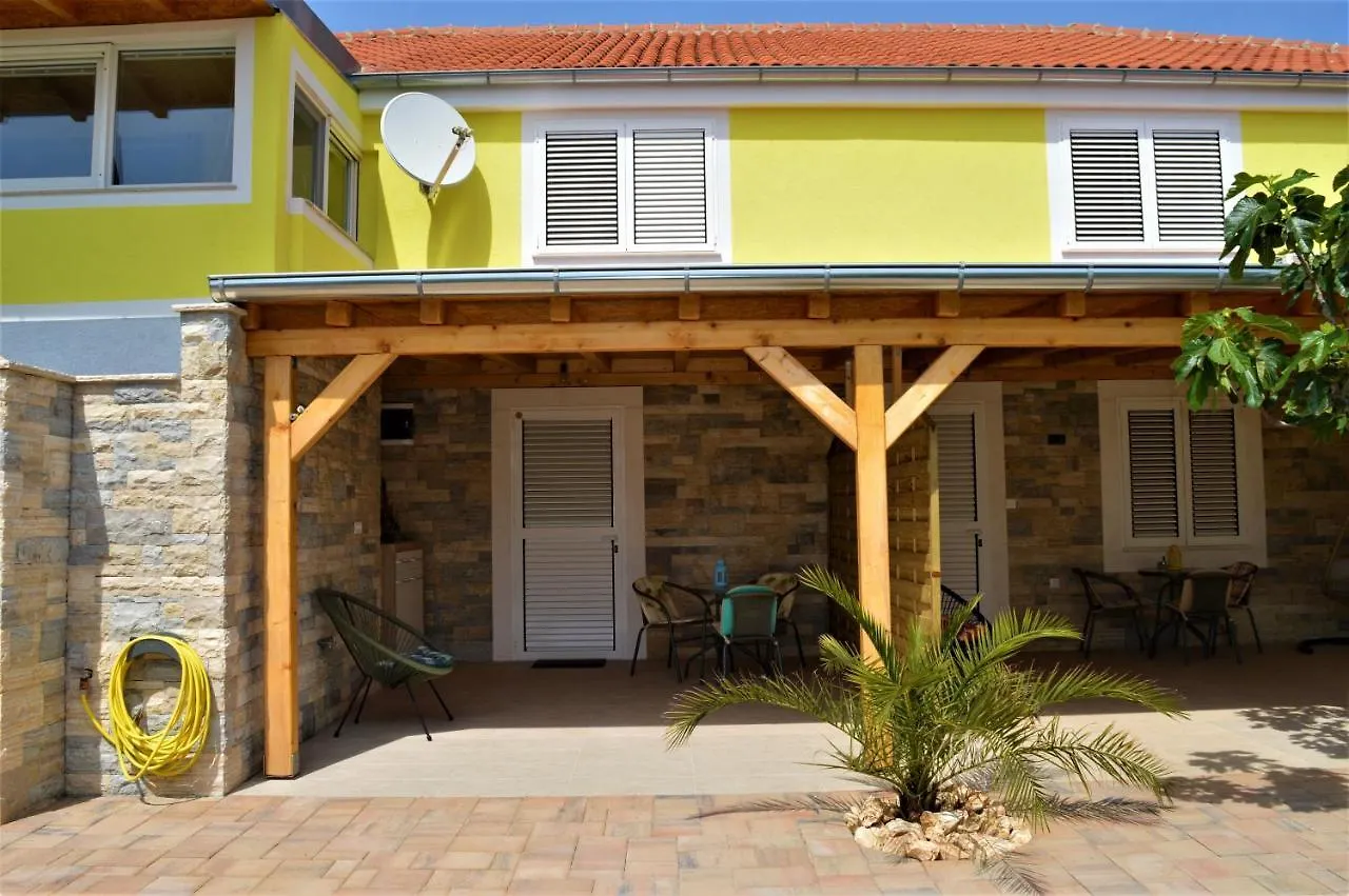 Studio Apartments Luka Biograd - Benkovac 0*,