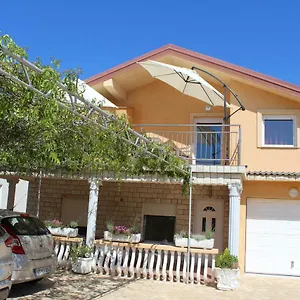  Apartment Novoselic